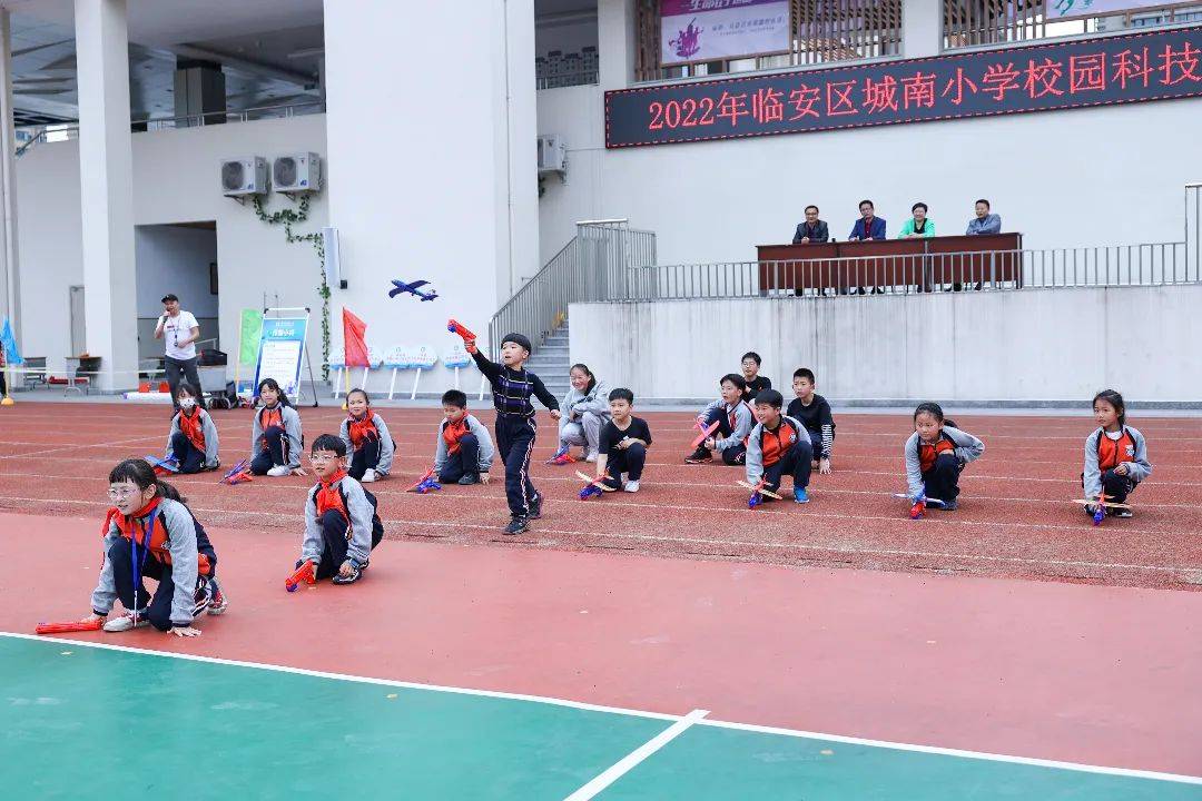 别顾着学习课本知识一起去临安城南小学逛逛科技节