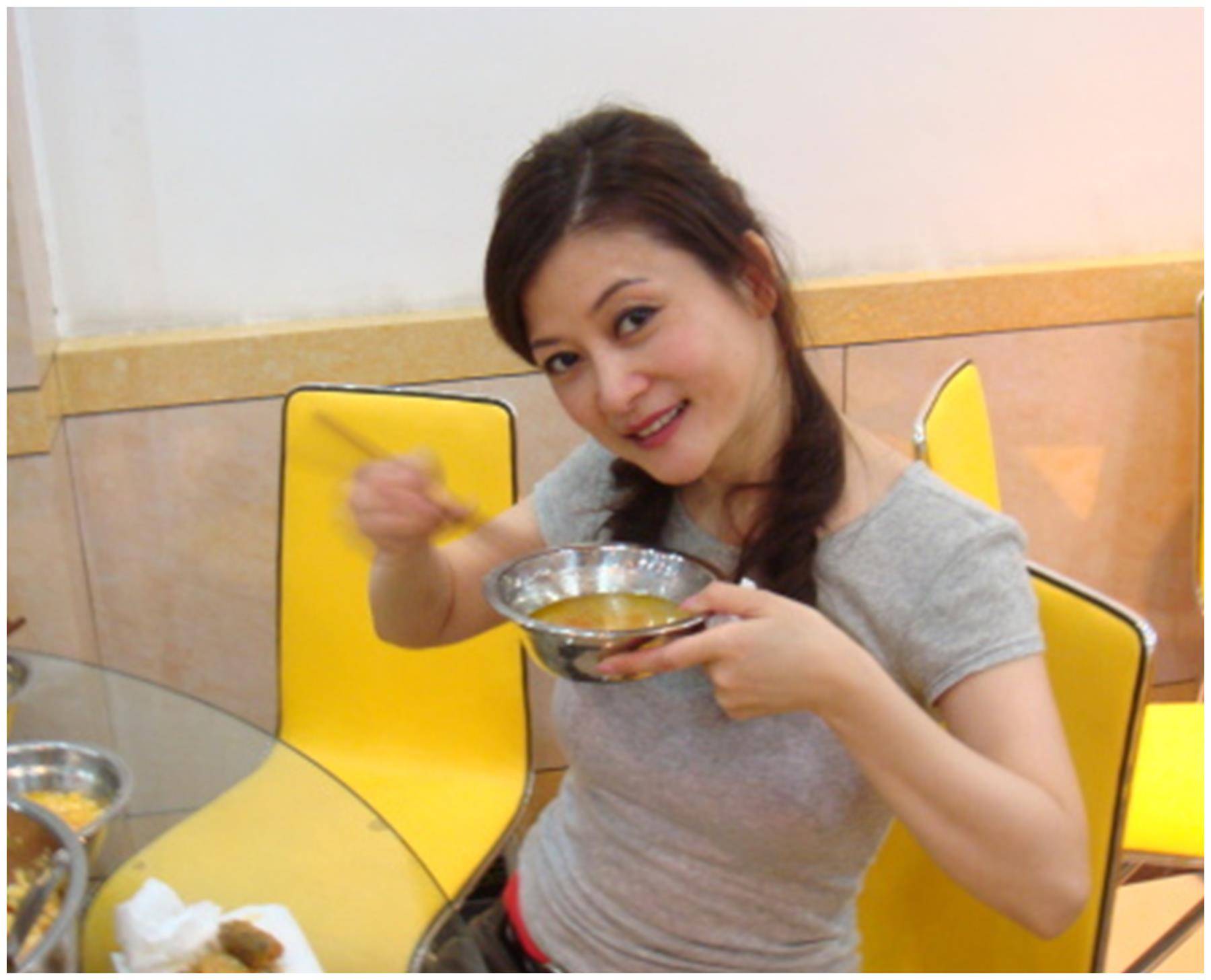 妈妈的吻朱晓琳走红背后有艰辛53岁为何仍未婚