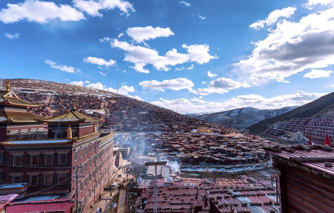 翔宇管家:色达,一个让人敬畏的佛学圣地_法会_天葬_地方