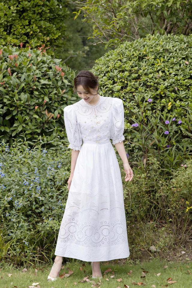 刘诗诗气质就是好,穿复古公主裙温柔优雅,搭配低盘发真的太美了_计划