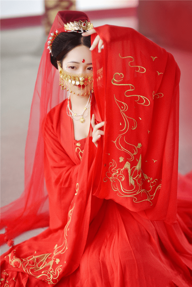 中国气息十足的红色系汉服,张扬又有个性,让你化身古典美人_衣服_颜色
