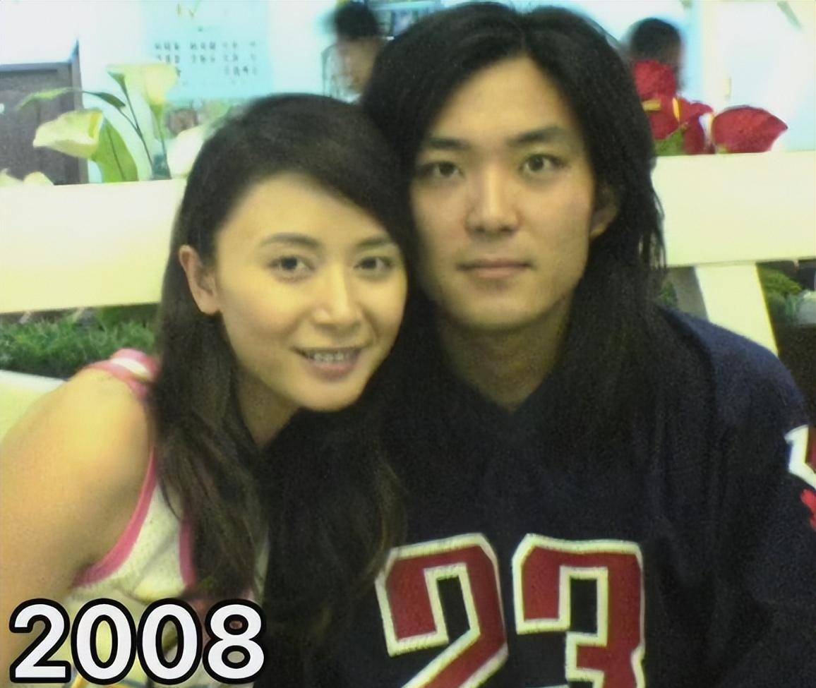 原创塞娅公主张恒晒全家福老公帅气不输明星俩女儿长发披肩颜值高