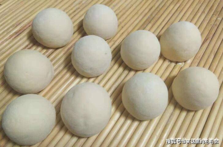 原创农村人都这样蒸馒头不用揉擀面杖一擀馒头香软蓬松有层次