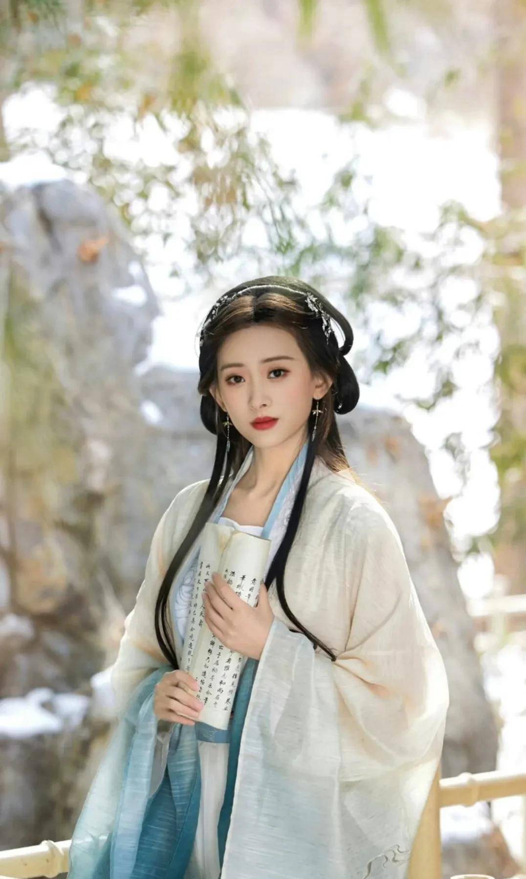 原创女明星汉服造型大赏国风古韵一见倾心这是谁家的小姐姐踏青出游啦