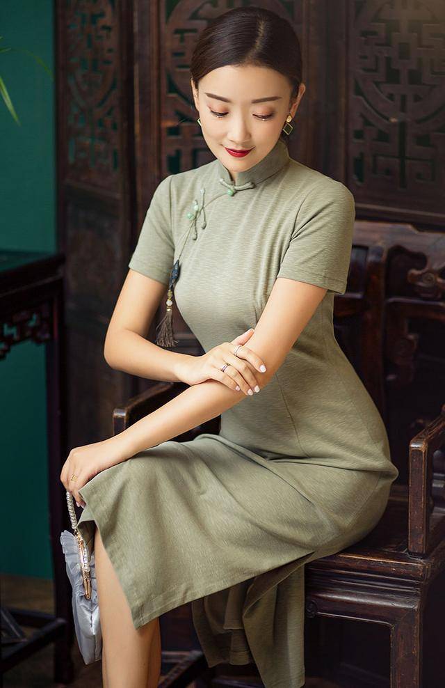 旗袍是每个东方女人心中的梦,大多数女人都幻想过自己穿旗袍的样子,但