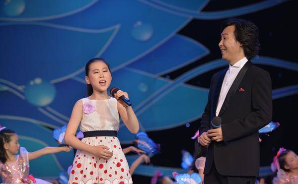 原创廖昌永与斗鸡眼女儿近照曝光女儿5岁就登台曾被嘲打扮时尚