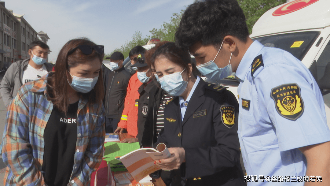 若羌县司法局副局长付玉成说:"开展此次活动的目的是让各族干部群众