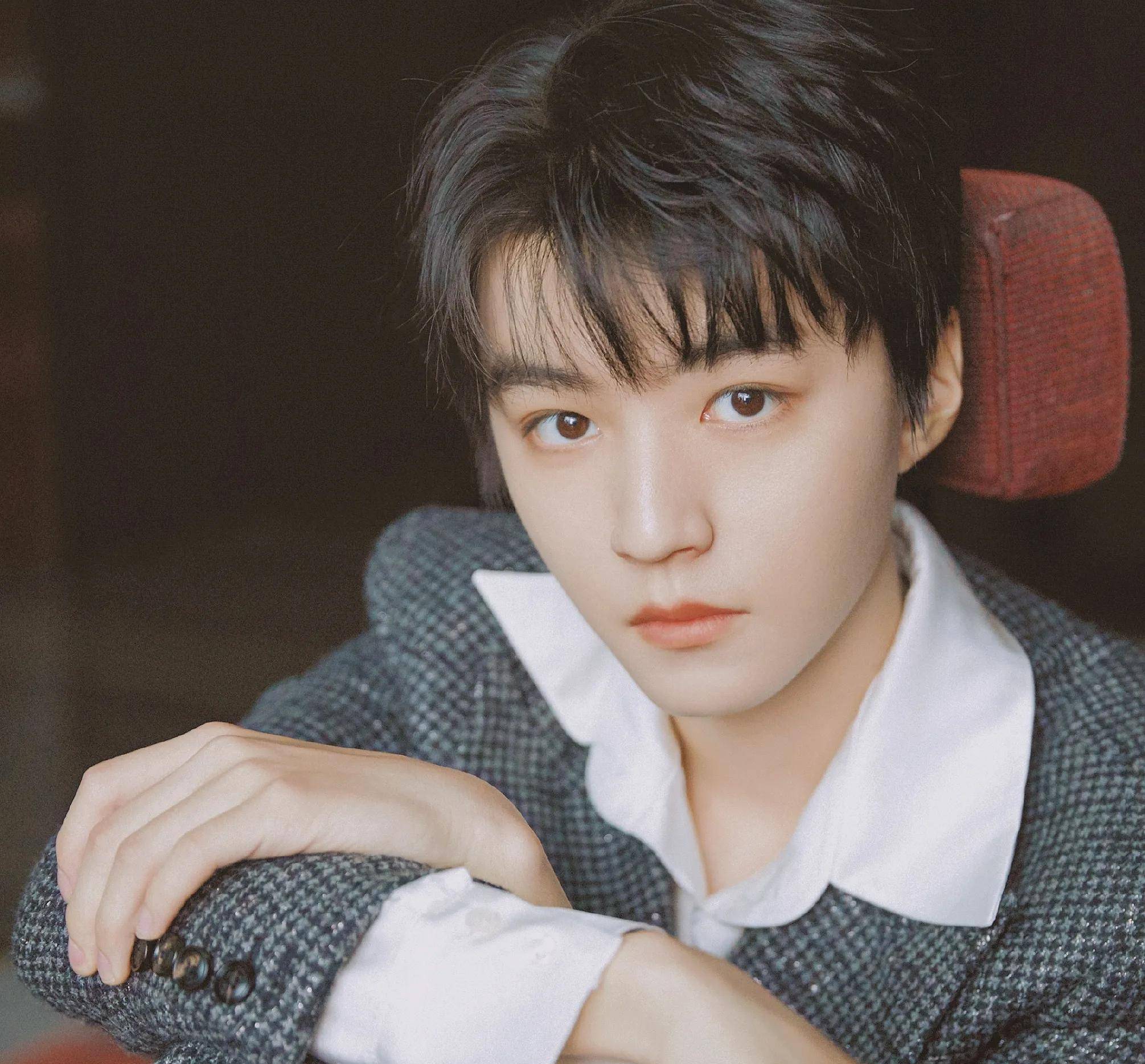 男明星自拍角度有多直男肖战任嘉伦还好看到朱一龙胡歌笑出声