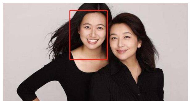 53岁江珊丈夫近照曝光比前任靳东还要帅女儿双手赞成二婚
