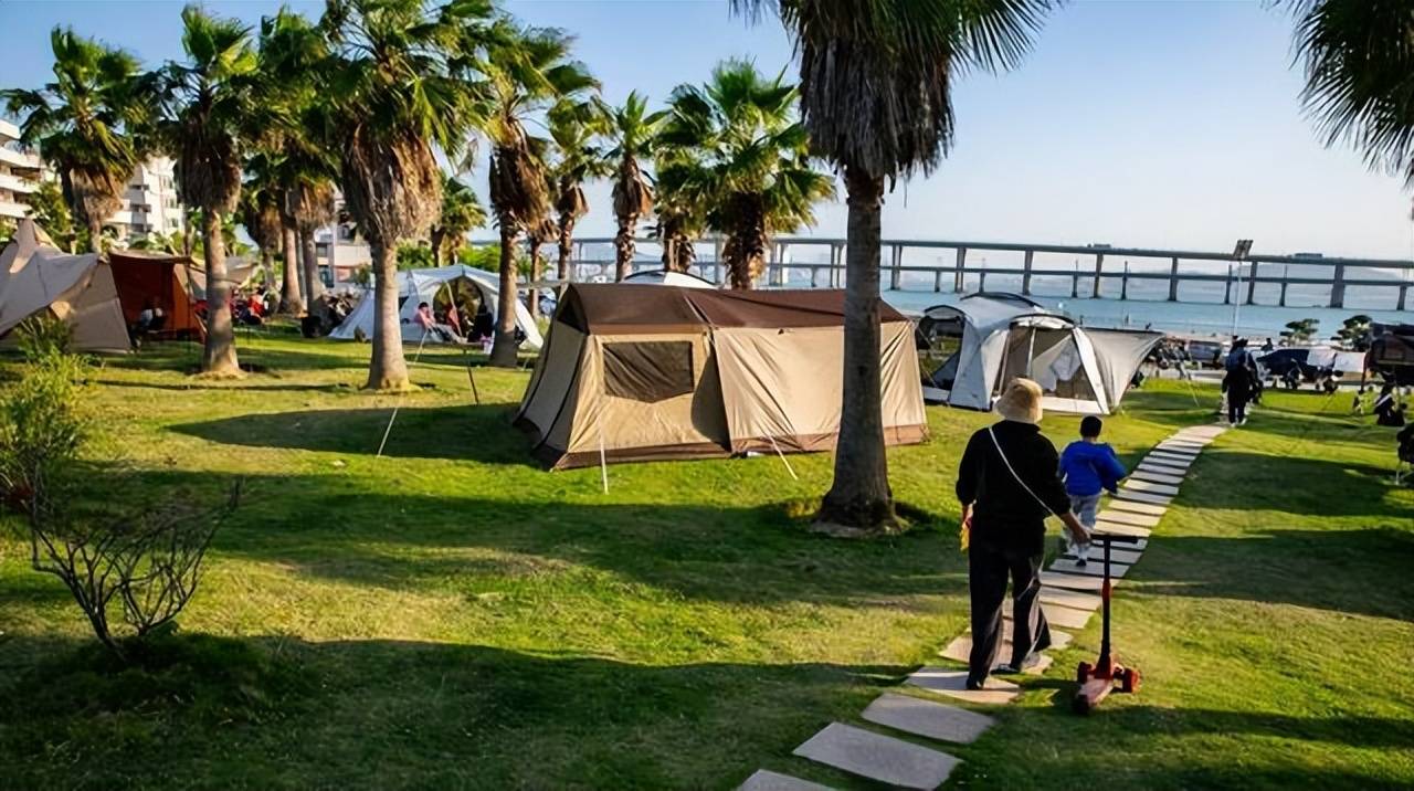 厦门市民咨询海湾公园内搭设露营帐篷的问题，官方的回复：不可以