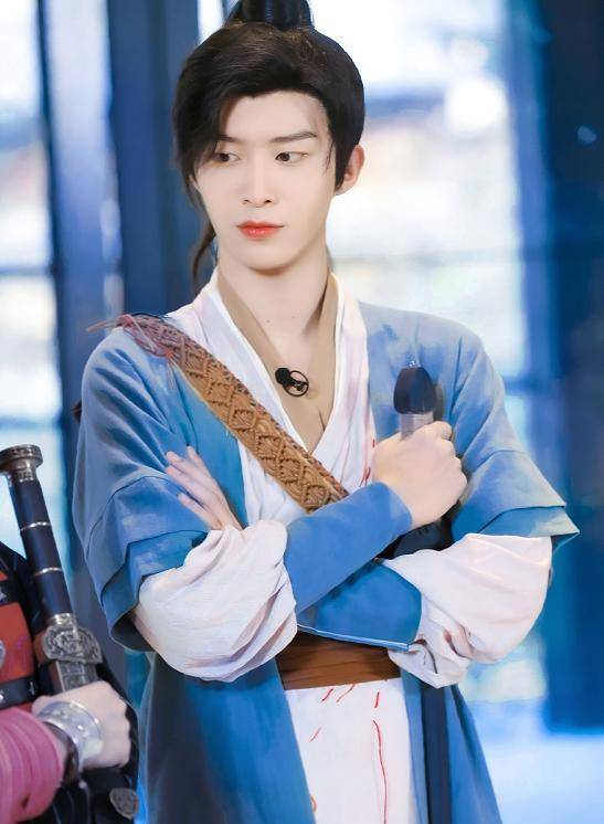 npc男团古装:范丞丞阳光,蔡徐坤神颜,看到王子异:有些想笑_样子_什么