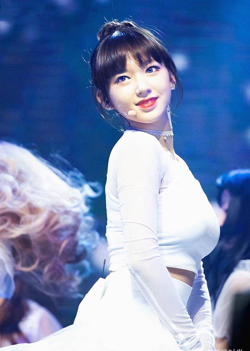 原创程潇这身材太真实了21岁就如此凹凸有致成长过火穿衣更有型