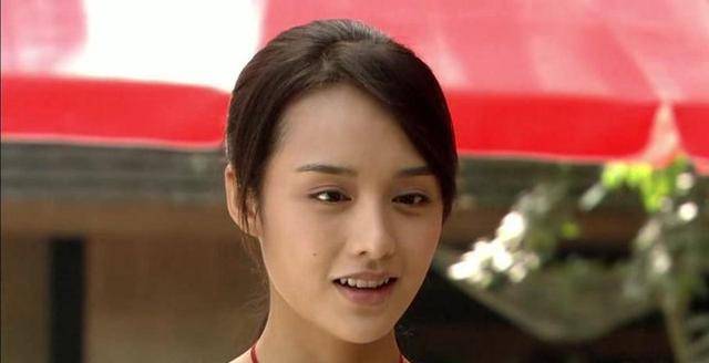 影帝富大龙老婆,曾被称为"小刘晓庆,退圈后在军艺读研任教!