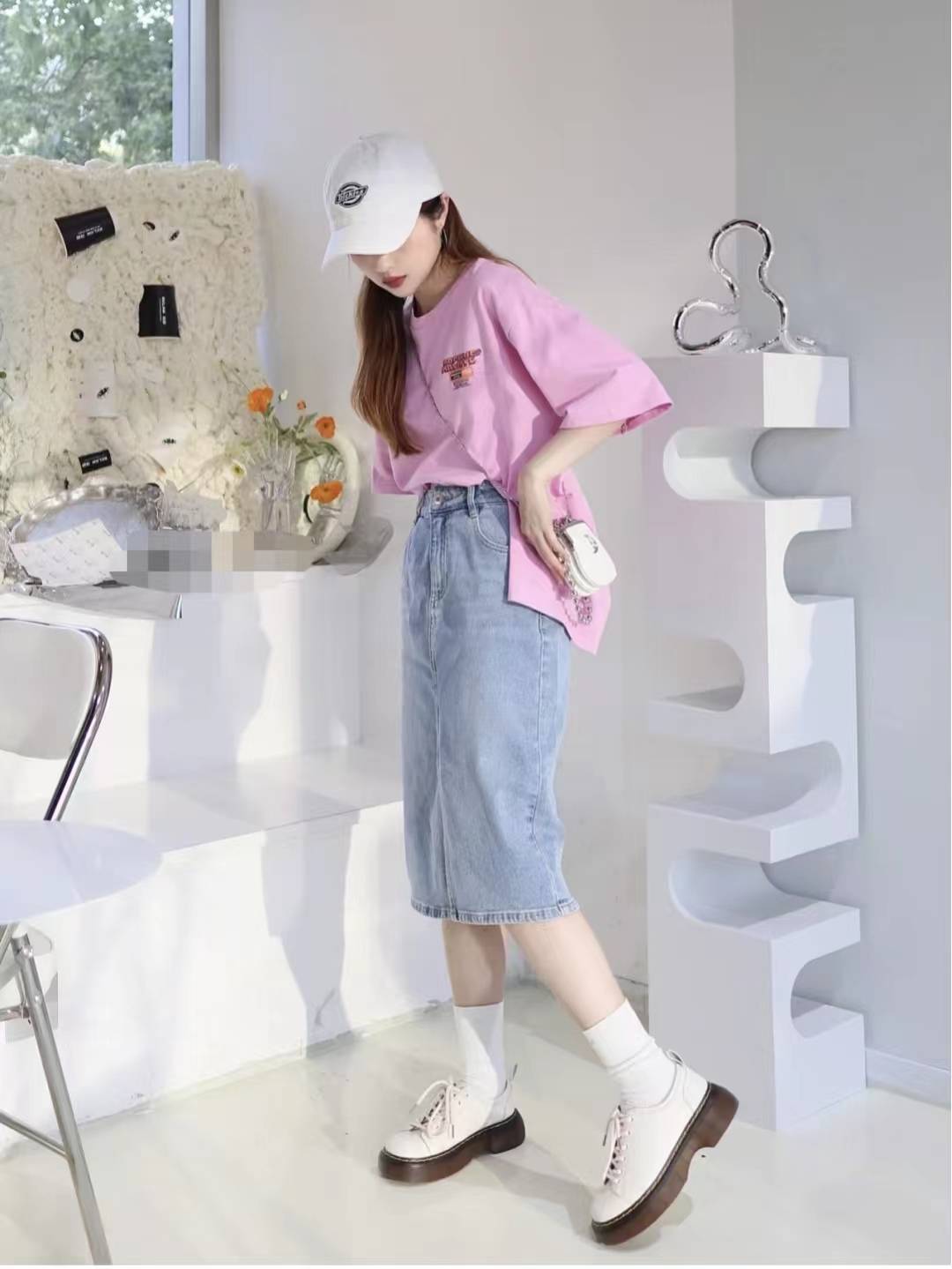 原创牛仔裙配什么上衣比较好看牛仔裙配什么鞋子好看图片