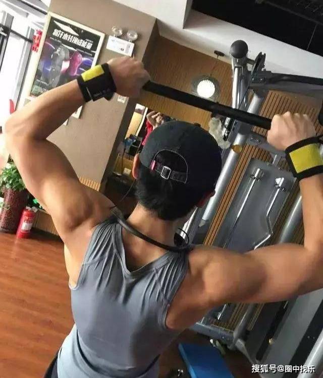 原创魏晨晒肌肉照身材不输彭于晏健身的男人真帅