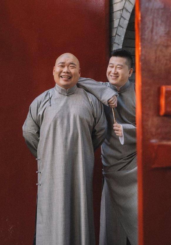 德云社郎鹤炎生日师兄弟用相声剧为其庆生张鹤伦创作能力真强