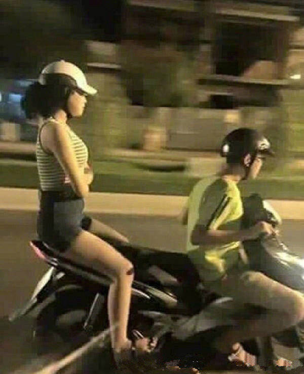 原创
搞笑一刻:女朋友生气的时候,坐法都不一样了!
一、搞笑动态图,搞笑趣图!二、搞笑段子,爆笑笑话!