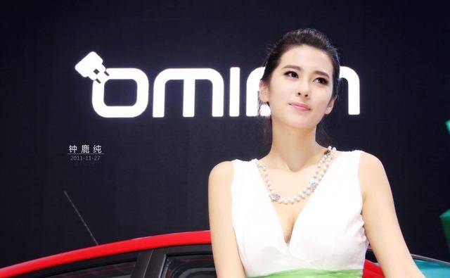 cba的第一女神,29岁身材颜值不逊色卡戴珊,绯闻男友高大威猛_钟鹿纯