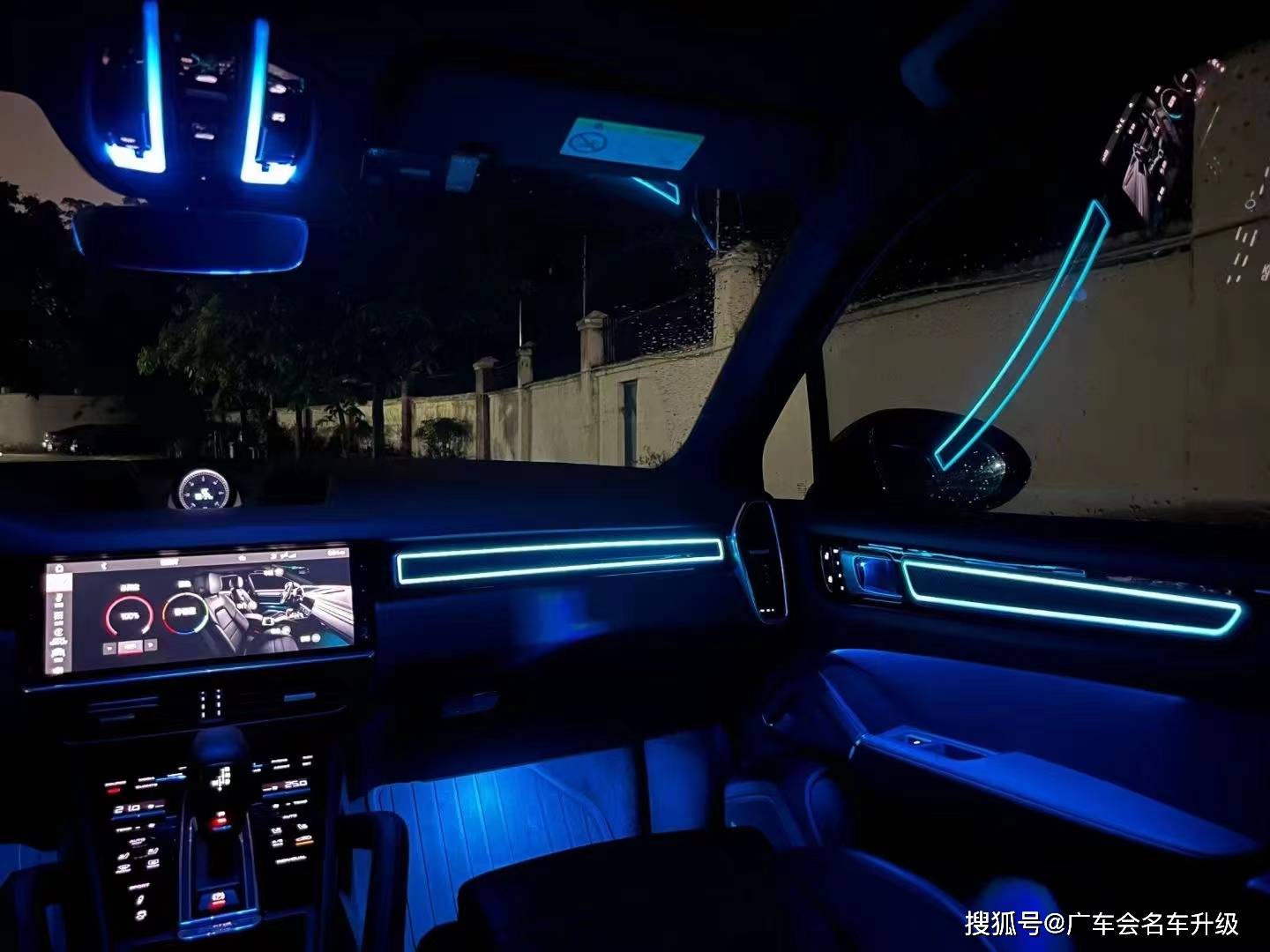 保时捷新款卡宴改装主动式氛围灯开门预警