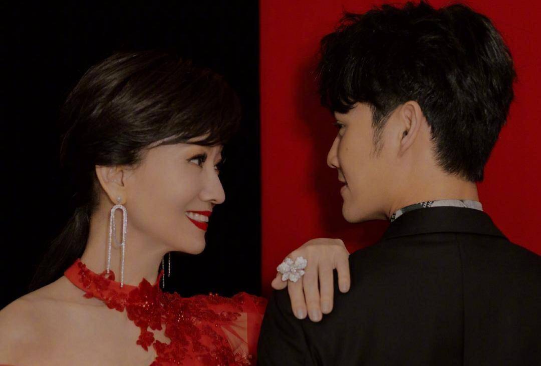 原创与刘晓庆大不同65岁赵雅芝发文晒萌宠因童心未眠获盛赞