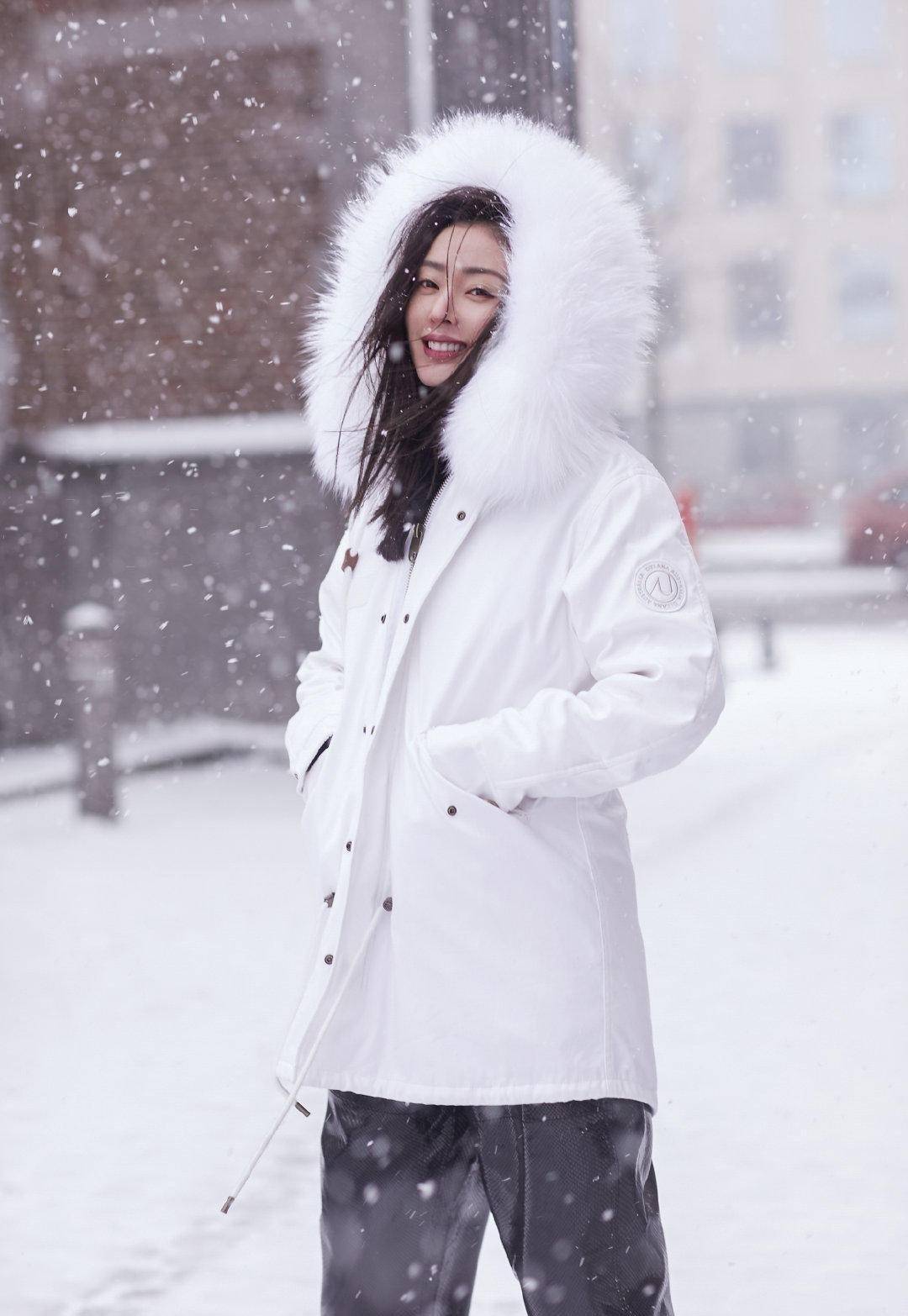 张天爱大雪天拍照, 明星都是这么拼吗, 网友表示女神真的好美!