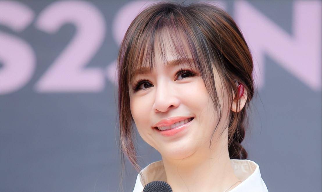 7位"歪嘴女战神":金晨美艳,刘涛大气,何琳是整容后遗症?