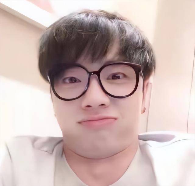 原创王牌家族游戏胜利后让嘉宾换头像关晓彤和华晨宇无辜躺枪