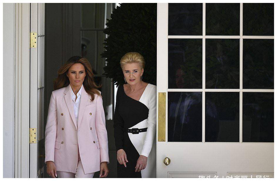 梅拉尼娅这次穿衣遇对手粉套装霸气没赢过波兰第一夫人黑白裙