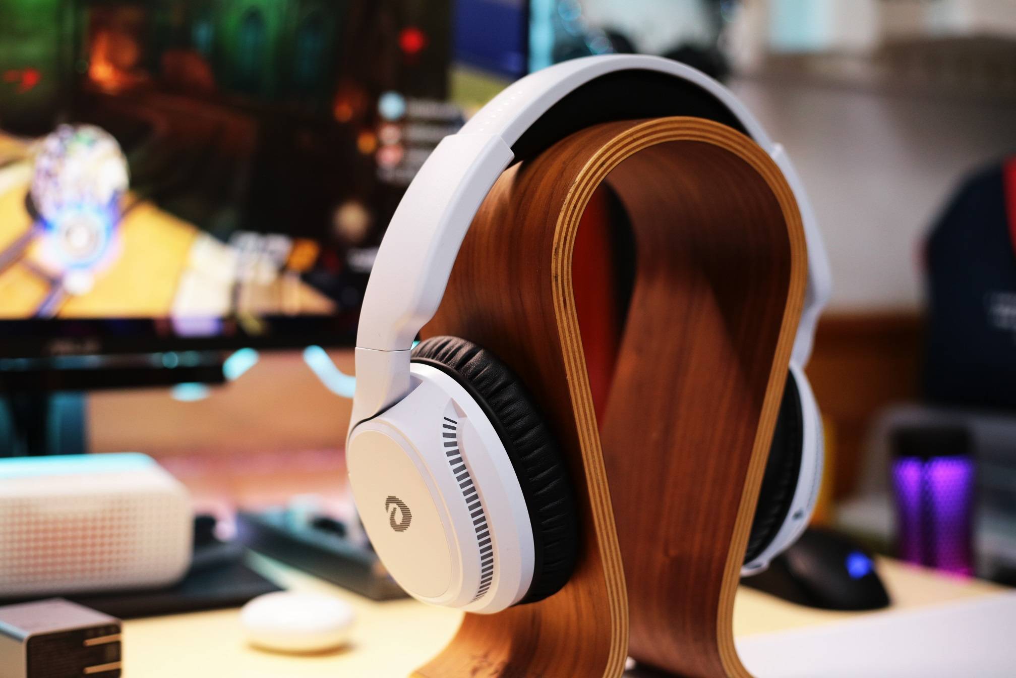 更强的无线更闪耀的灯光达尔优a710无线游戏耳机