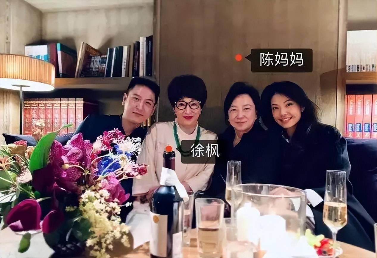 "汤臣少主"汤珈铖:,18岁做霸总身家百亿,39未婚成父母心病_汤君年