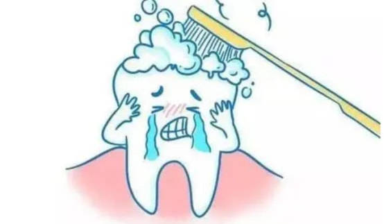 其实想要避免牙龈出血,最为关键的就是清洁结石,避免暴力刷牙,以及