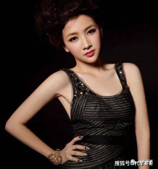 原创她与朱亚文相恋9年遭抛弃低调嫁富商生一子如今36岁很美很幸福