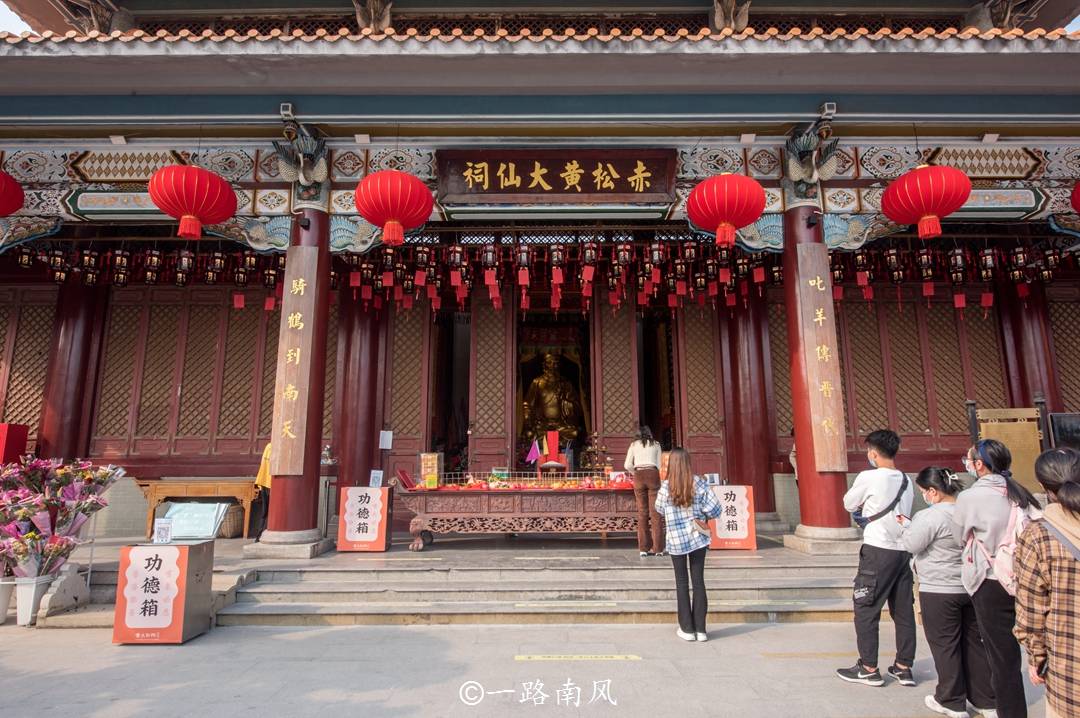 在香港赫赫有名的黃大仙祠,在廣州的名氣並不大,你去過嗎?