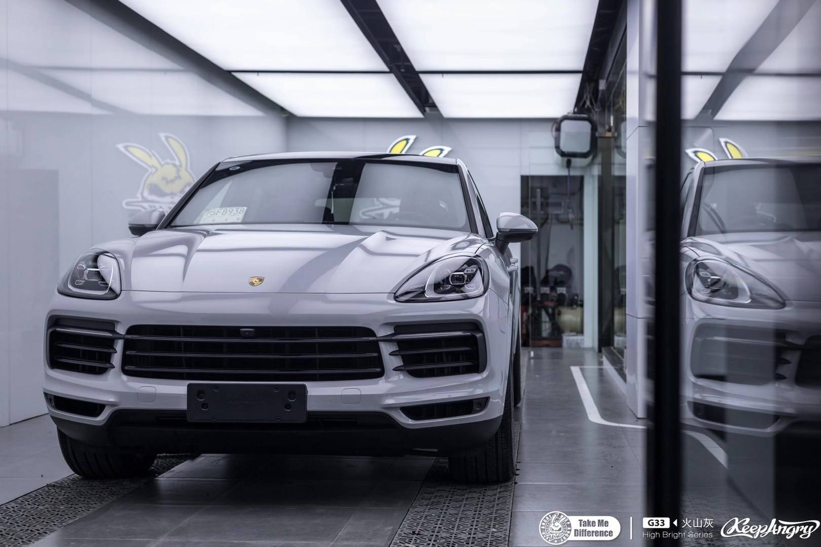 保时捷卡宴tmd潮牌改色膜火山灰