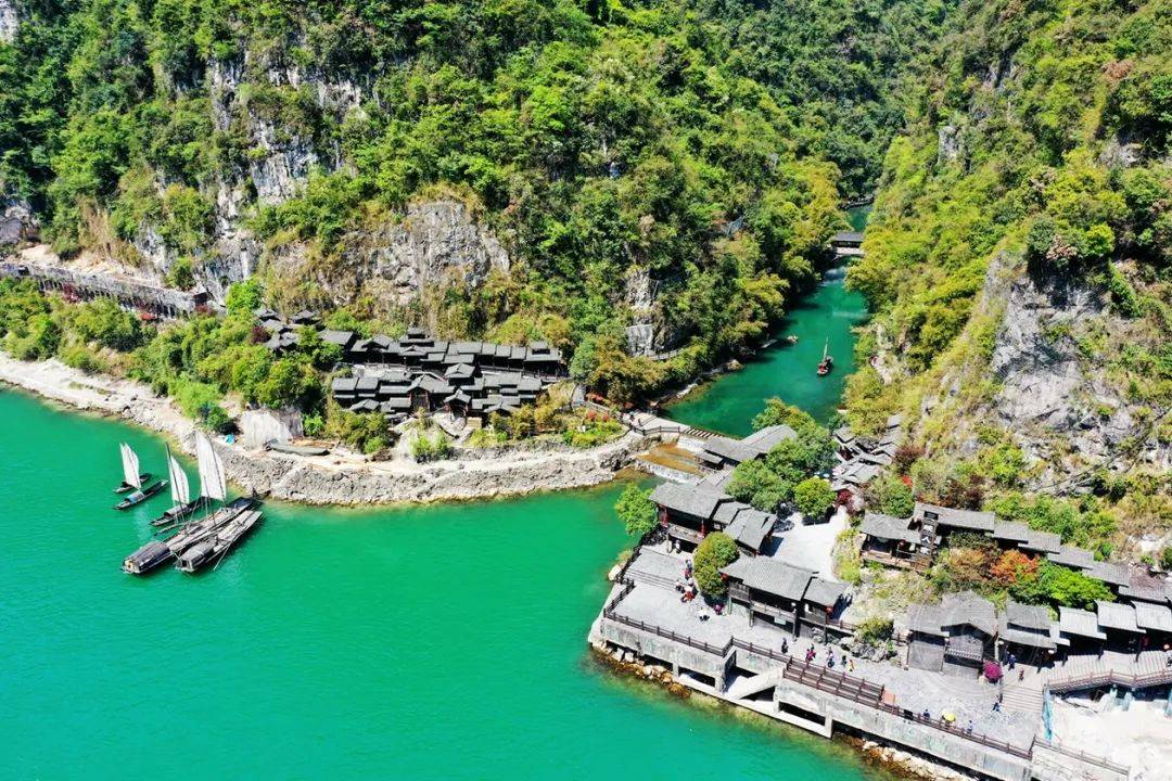 《三峡人家龙津溪口》08李鹏飞(湖北宜昌)▲《三峡人家邀月亭》