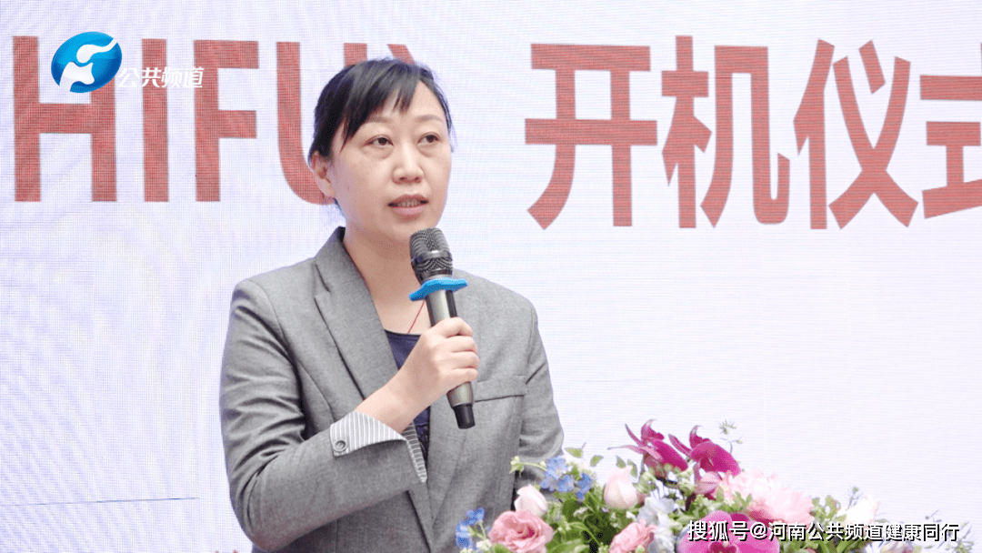 任琛琛,李红雨共同为聚焦超声肿瘤治疗室揭牌,这标志着郑大三附院正式