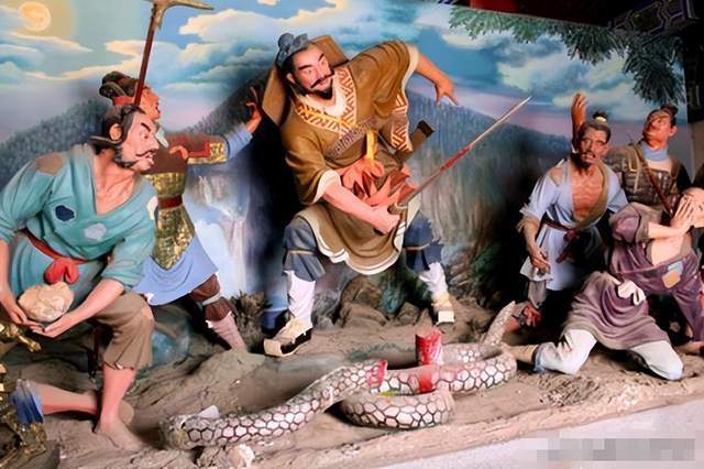 刘邦估计抵达骊山时,刑徒大概全部会逃跑,所以在路过丰县沼泽时,他就