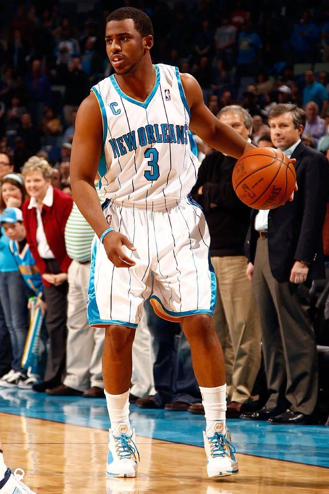 上一次保罗在季后赛拿4分,还要追溯到2009年首轮g4,保罗所在的黄蜂输