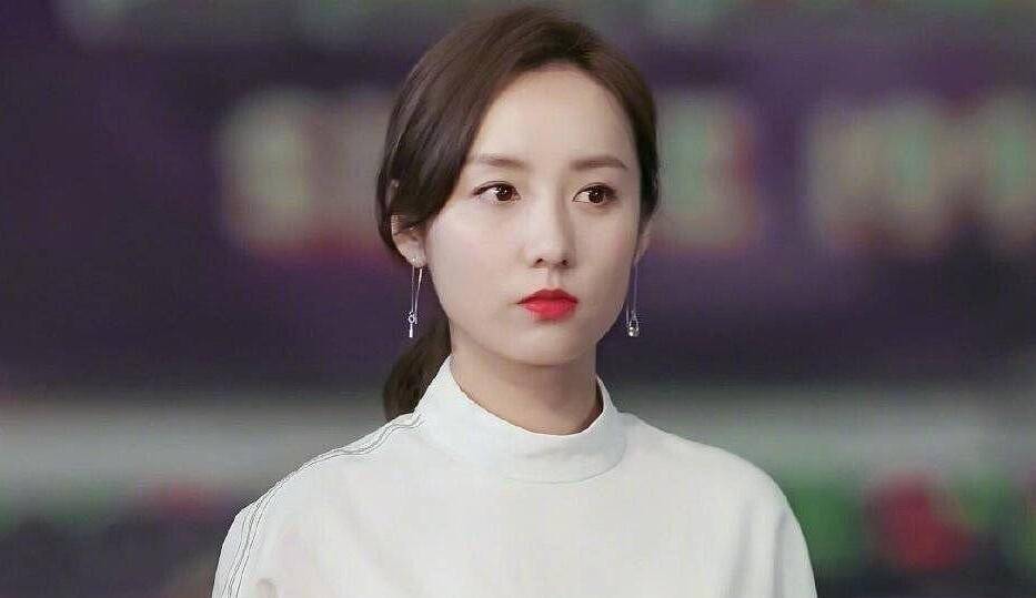 《平凡的世界》《x女特工》,2022年她在热播剧《平凡的荣耀》中饰演