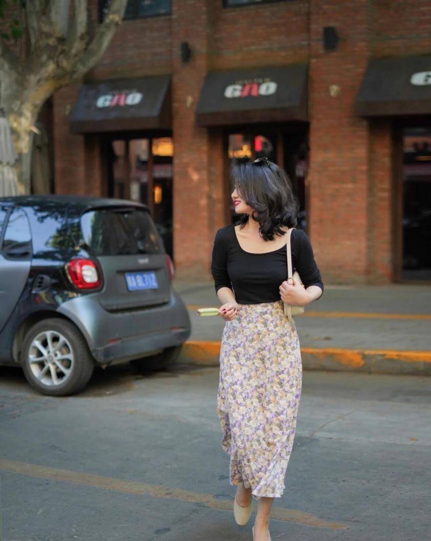 夏季穿好长裙也有女人味瞧这些膝下半裙穿搭多有魅力