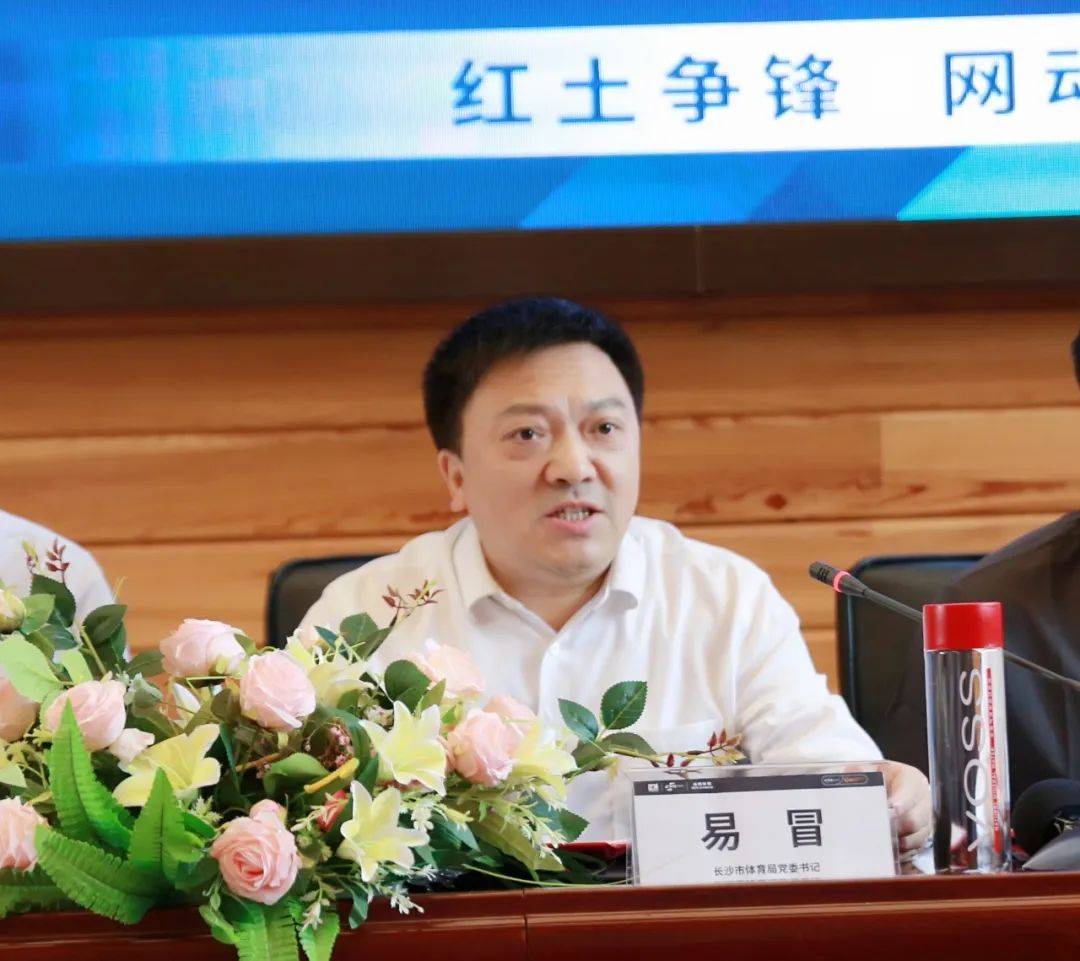 澳优中国区副总裁刘学聪在现场接受采访时表示,澳优与网球运动的跨界