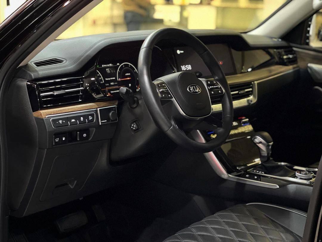 原创造型硬朗不输普拉多新款起亚霸锐进店质感十足大七座四驱