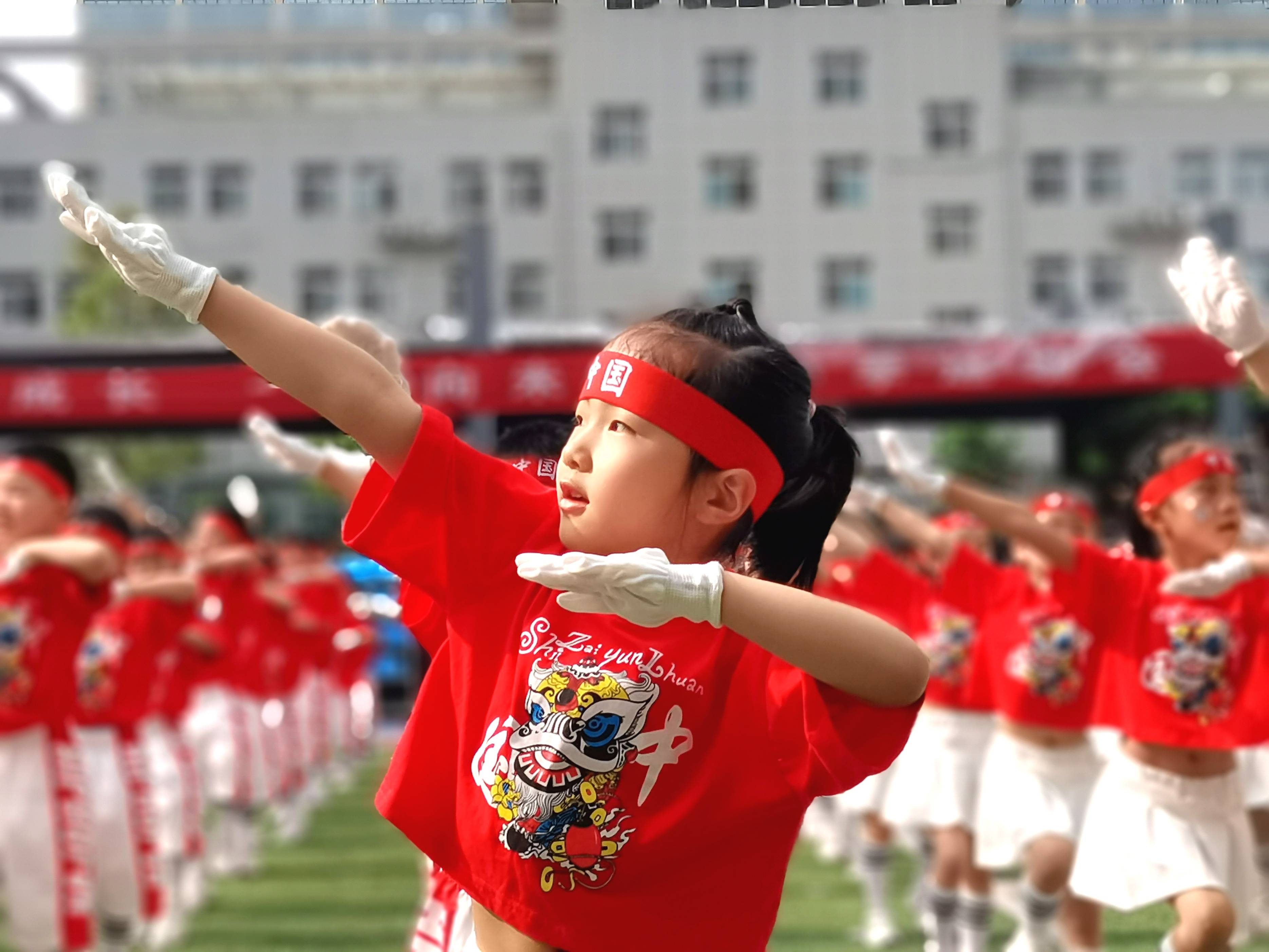 运动促成长 一起向未来 驻马店市实验幼儿园春季趣味运动会举行