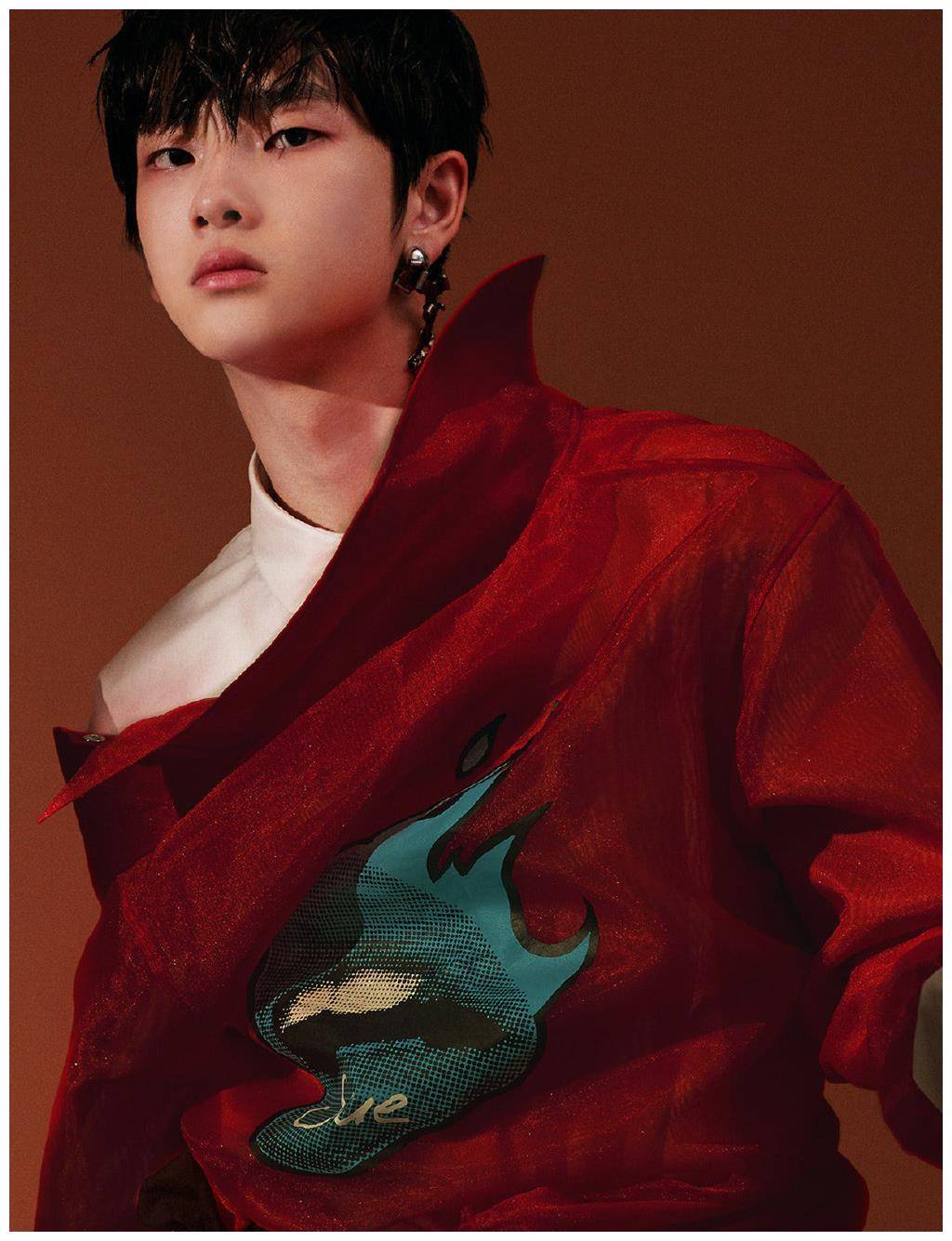 原创周震南衣品开挂三套造型都搭配红衣172cm居然也有强气场