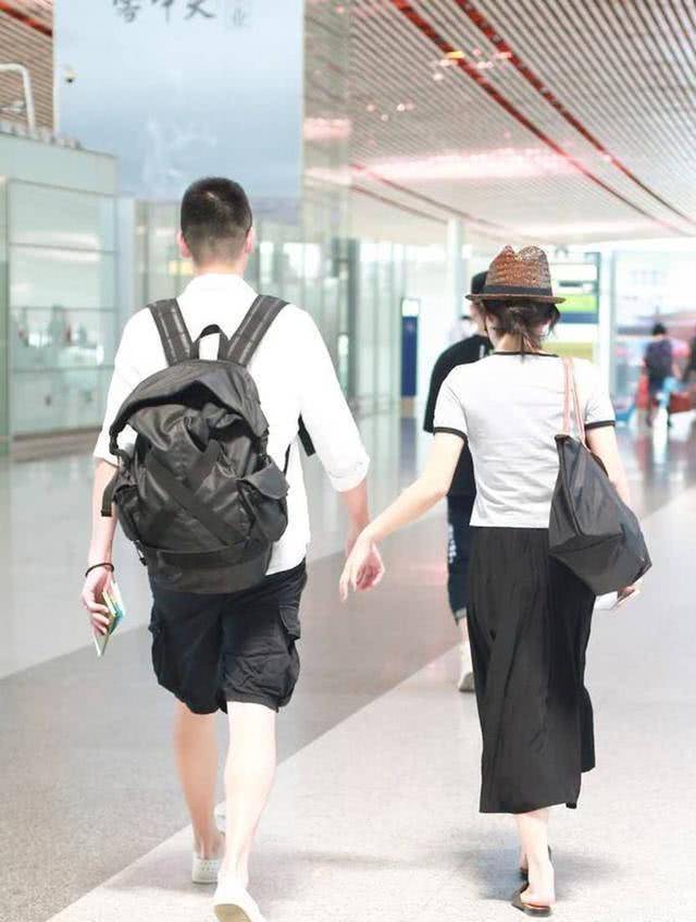 原创杨子姗夫妇罕见合体181老公高大帅气比杨子姗大5岁时尚有魅力