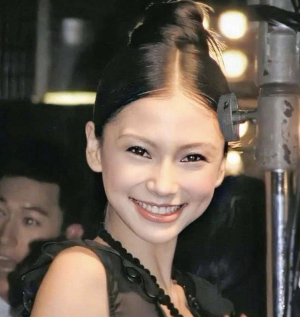 网曝angelababy旧照,刚出道时眼神青涩,网友:女大十八变_baby_杂志