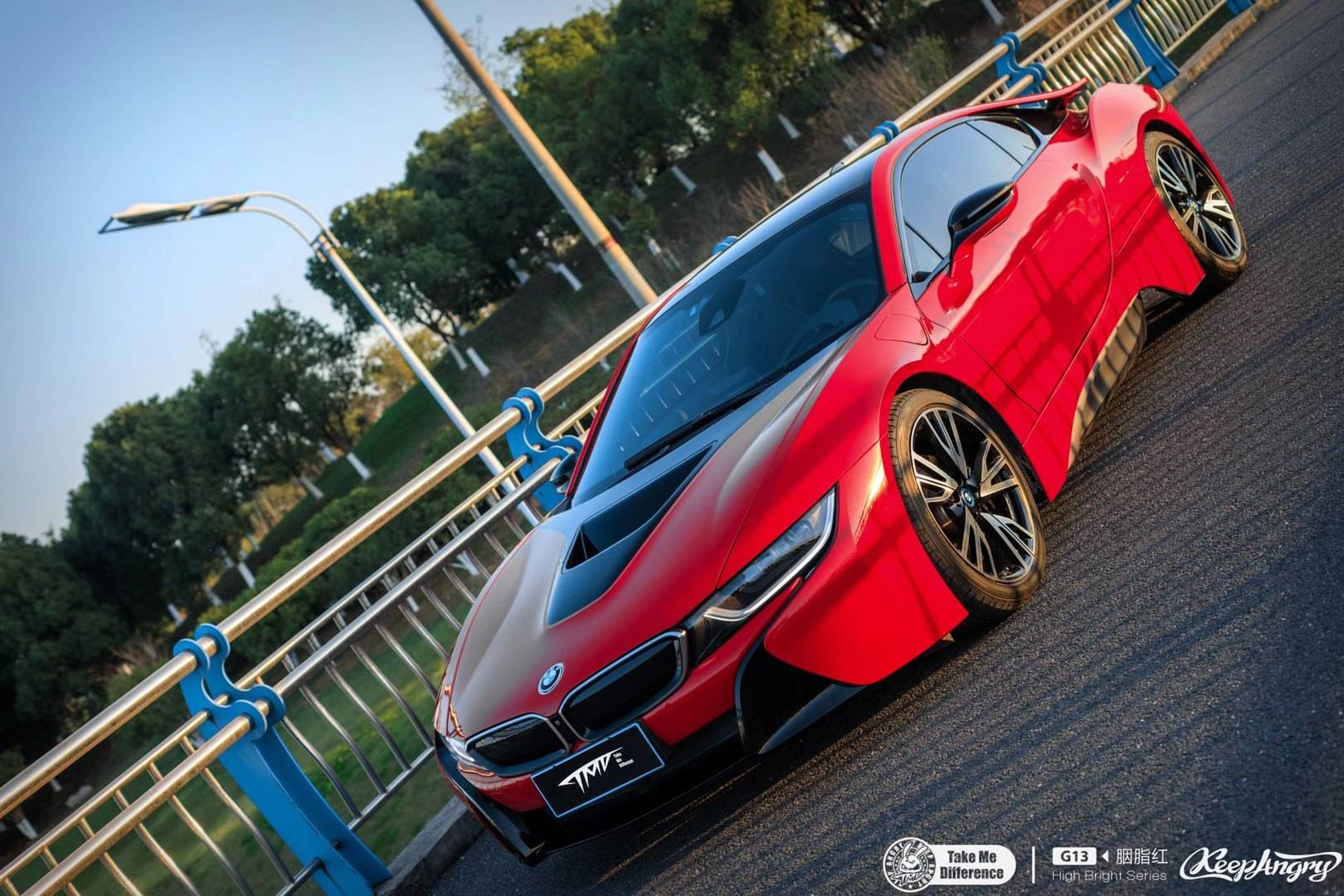 宝马i8tmd潮牌改色膜胭脂红