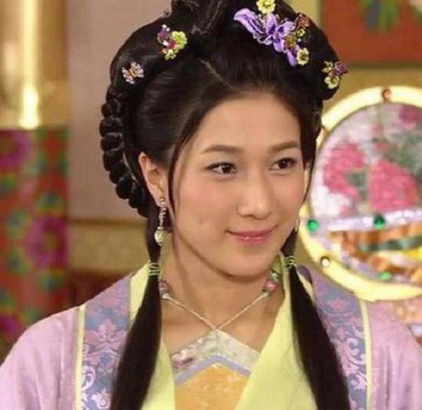 原创她因好彩妹出名导演为了请她演戏搬剧组却无人说她耍大牌
