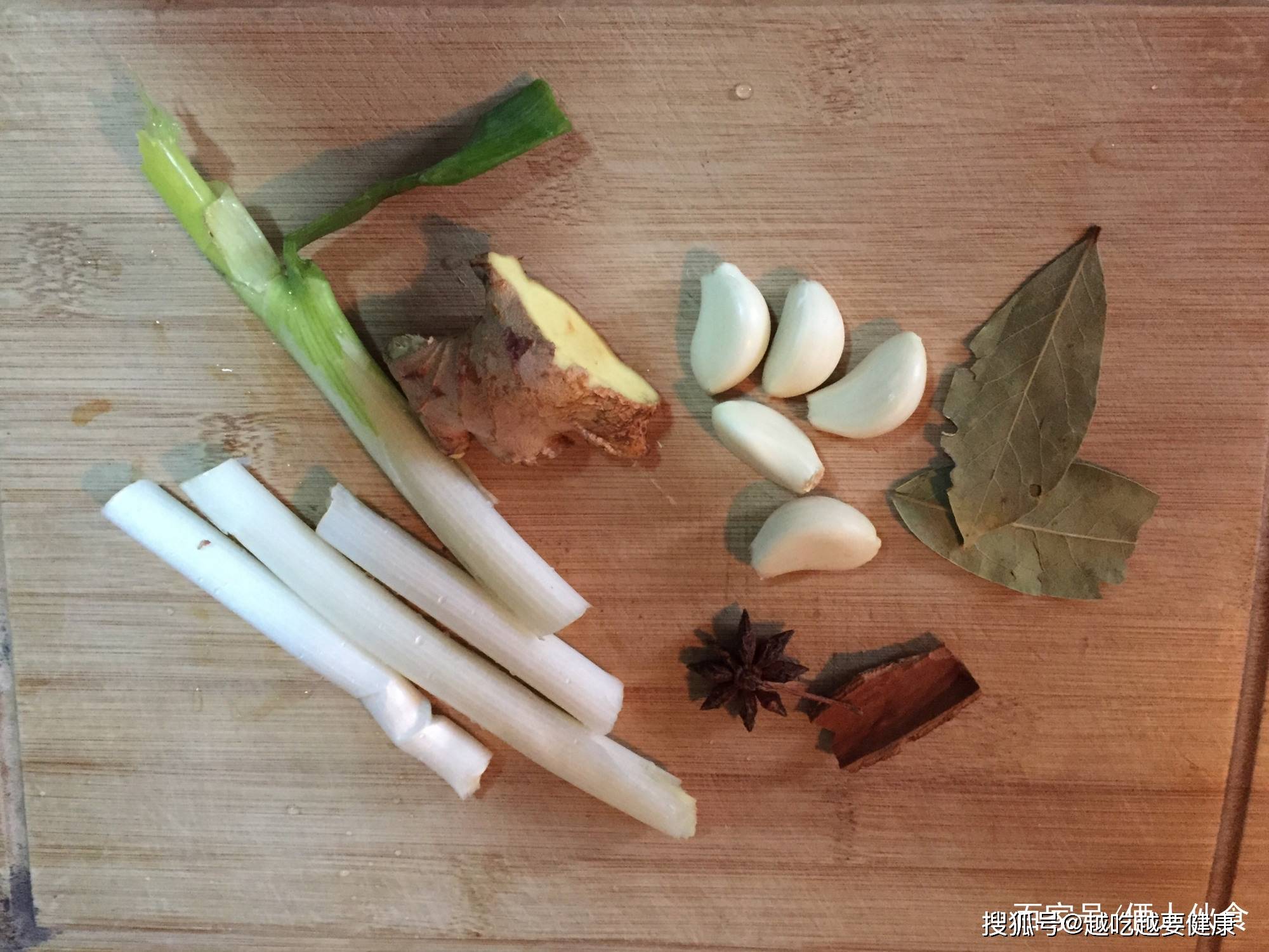 原创炸花椒油用青花椒还是红花椒大厨教你正确做法一年不会坏