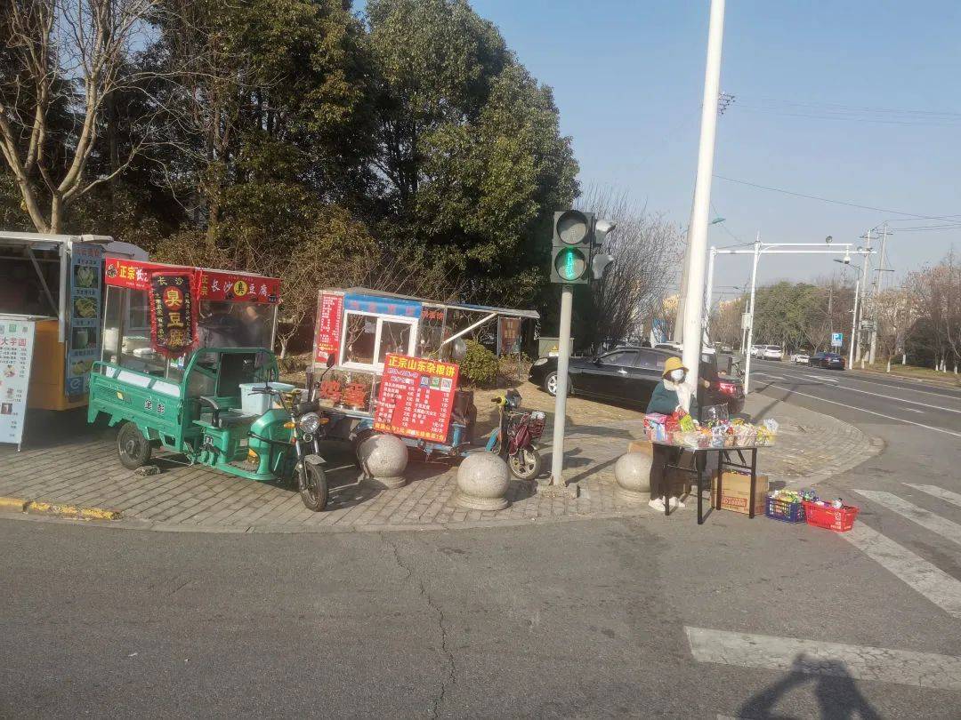 微靖江流动摊贩车辆占道靖江网友的问题已解决